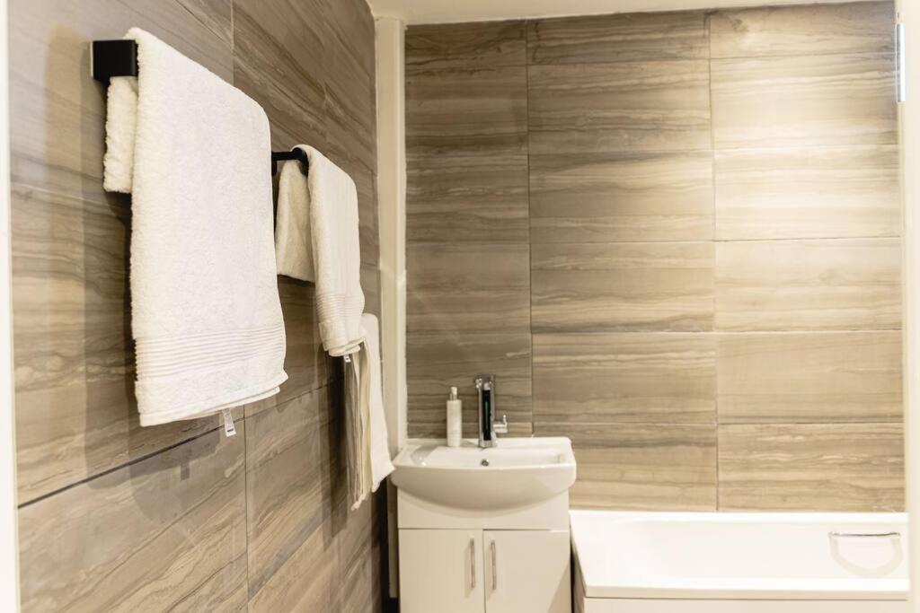 2 Bed With Free Parking Apartman London Kültér fotó